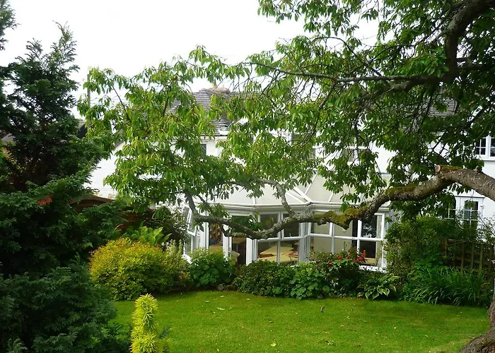 White Cottage Bed And Breakfast